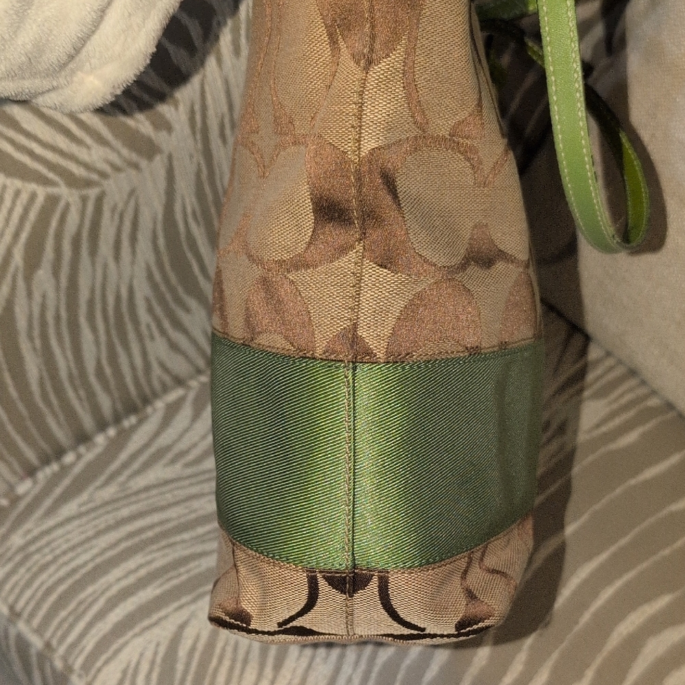 Coach Signature C Tote With Green Apple Patent Leather Trim 2006 Style 10124 - Picture 7 of 14